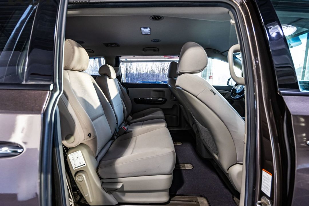 Kia Carnival Rental in Dubai (3)