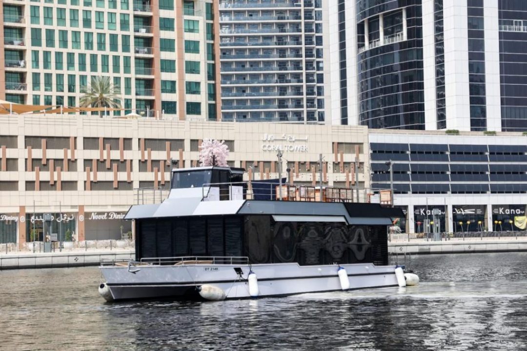 Lus - Private Houseboat Dubai