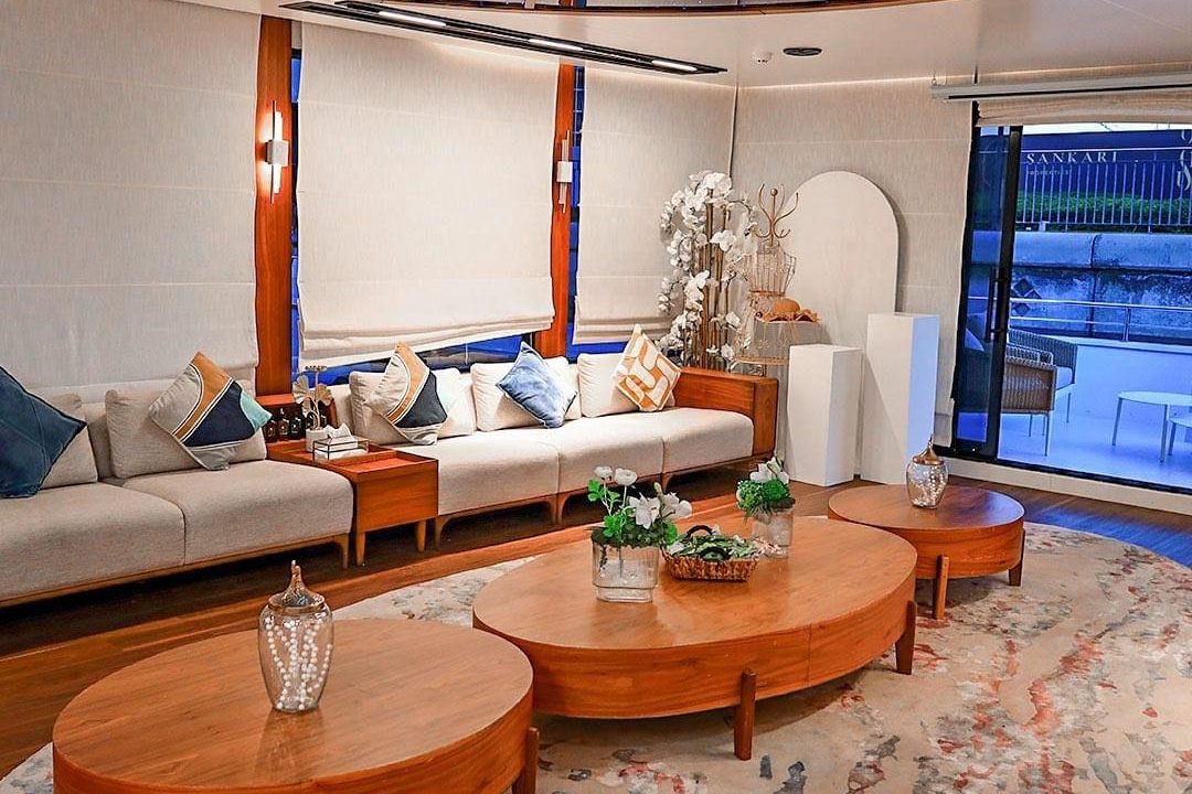 Lus - Private Houseboat Dubai